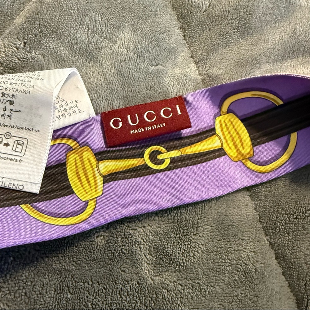 ❌❌❌❌SOLD❌❌❌❌ Gucci Purple & Pink Silk Belt-Print Twilly Scarf - Picture 2 of 9